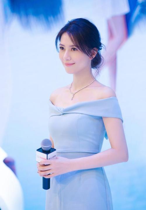 杨幂赢了baby穿出夏日最美蓝，看了高圆圆后才知道什么是惊艳