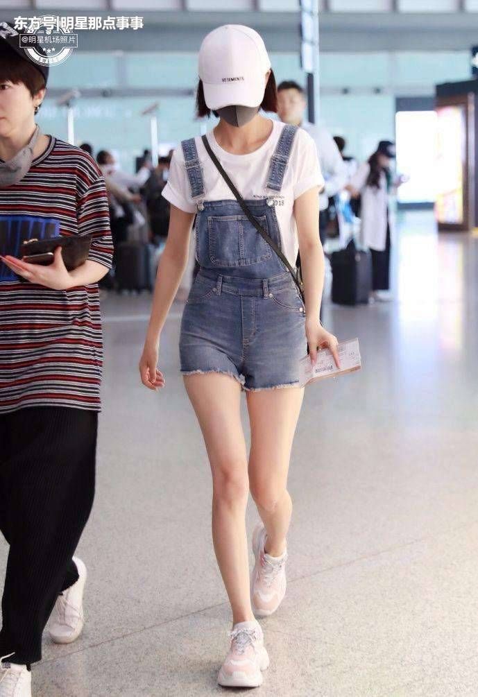 邓紫棋不穿皮裤了?改穿“初恋裤”，网友: 我恋爱了