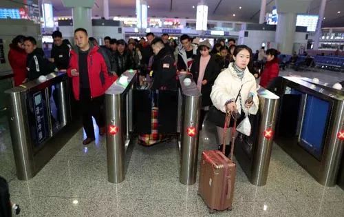 新疆铁路调图首日乘客体验:乌鲁木齐到博乐最快5个小时