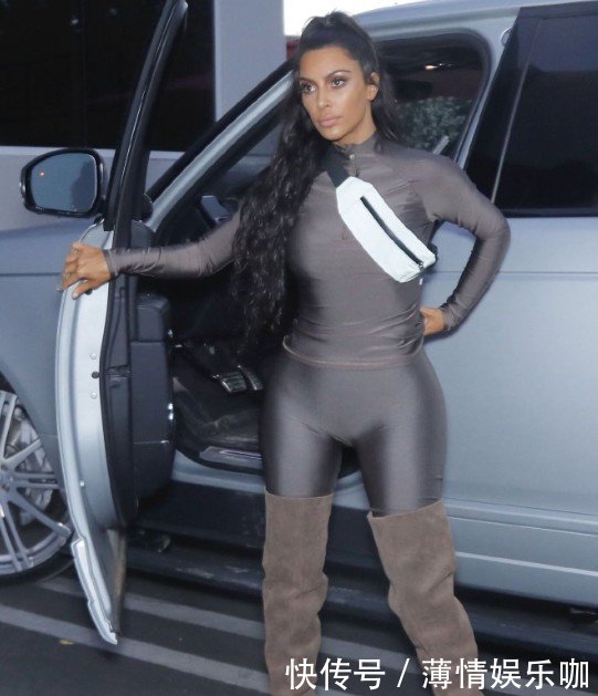 卡戴珊又来作妖了，穿连体裤秀出“葫芦”身材，真的好辣眼睛！