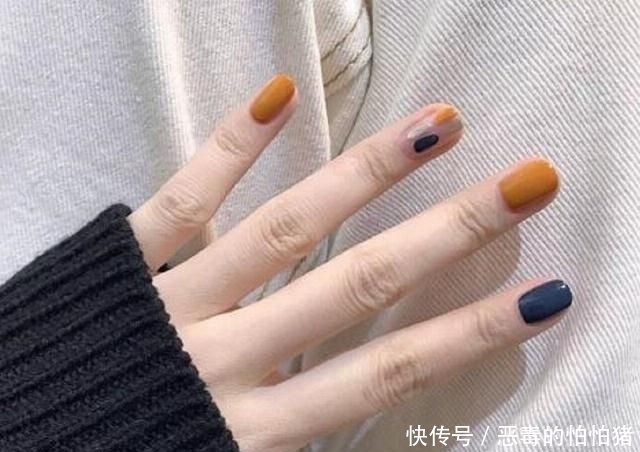  『美甲』2020年流行的5种美甲款式，款款温柔又好看，还特显手白！
