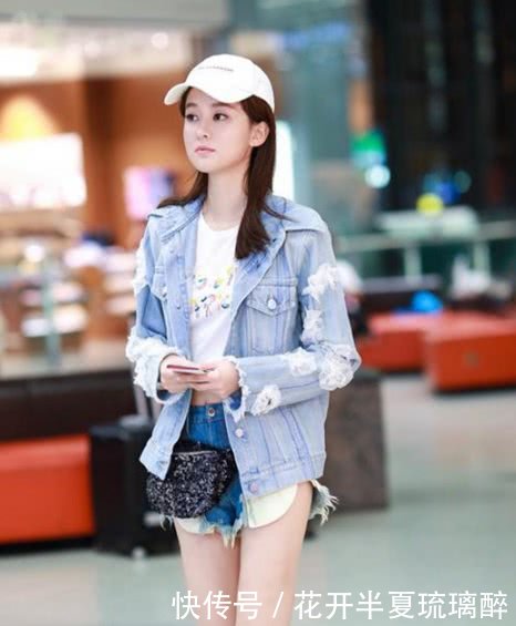 乔欣秀美腿，蹲下来之后你就赢了！巴掌大的短裤居然也敢穿出来！