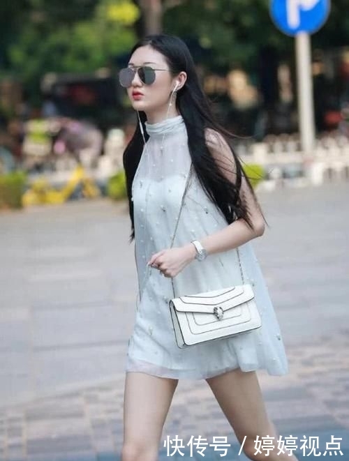 「阳光」浅蓝色连衣裙小姐姐，夏季清新阳光的风格，彰显都市女性的气质