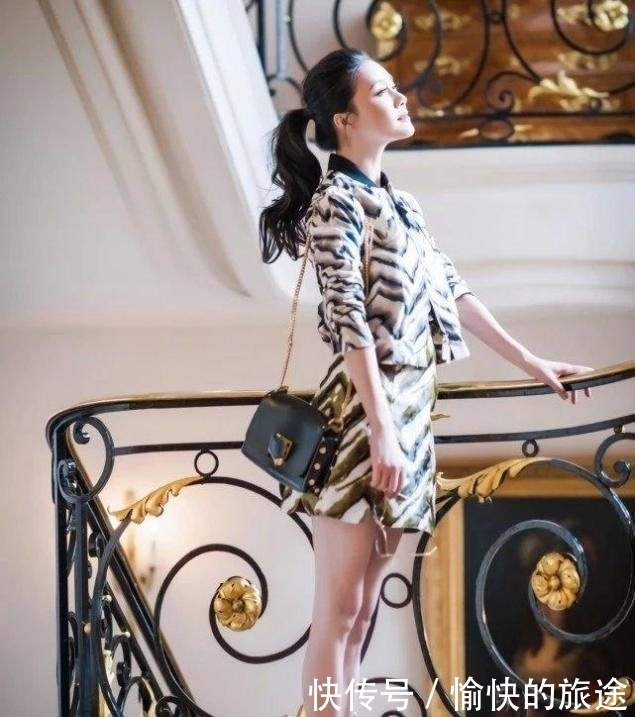 「 田海蓉惊艳到」今一袭黑裙秀身材绝了,我一女生看了都爱!,她曾苦恋陆毅4年无果