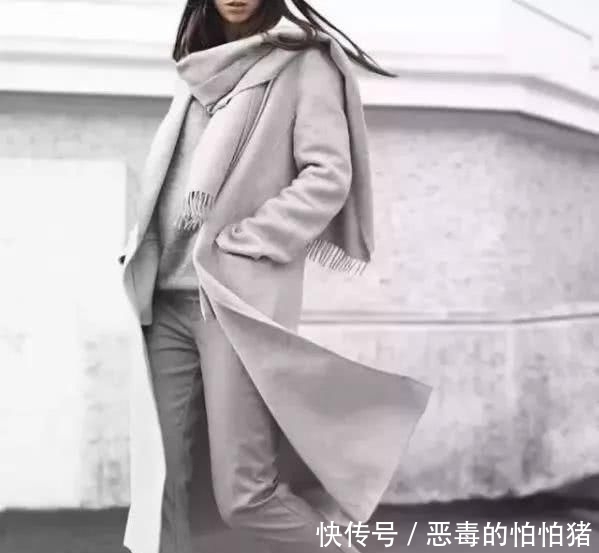  温暖：围巾搭配小心机，这个秋冬时髦和温暖全都有了！