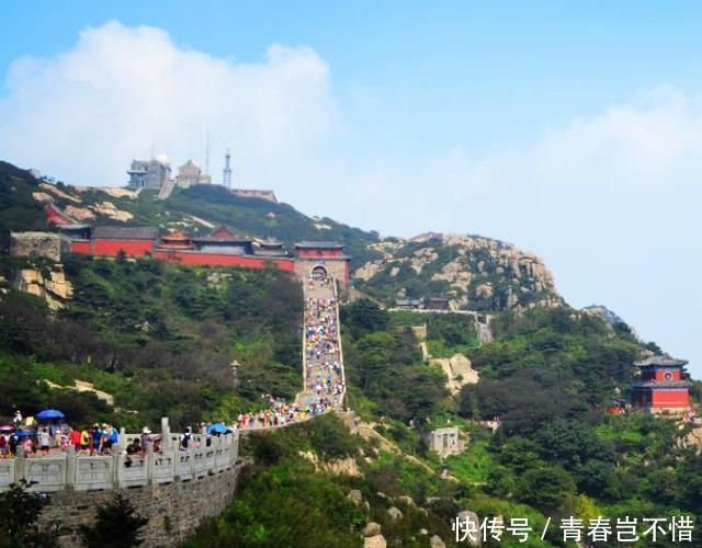 泰山已经有缆车,为何还要“挑山夫”运货?导游透露实情