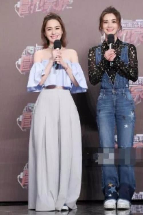 阿娇怎么了?上半身凉快,下半身捂得严实,网友:嫁人变规矩了!