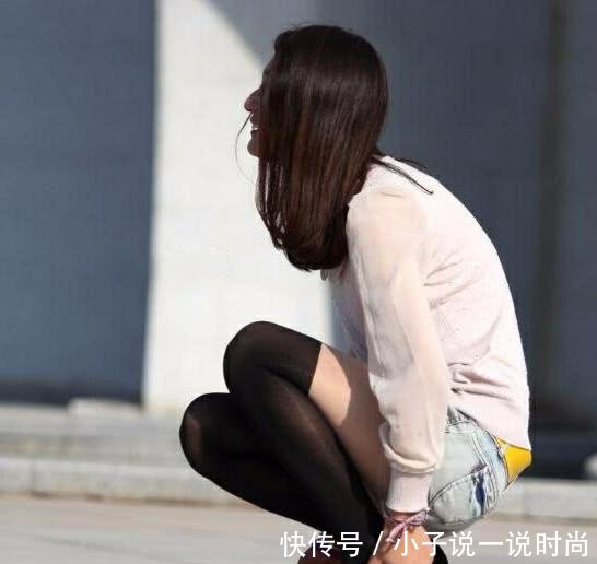 气质小姐姐紧俏的身材惹人喜爱，性感黑丝筒袜尽显小女人的魅力