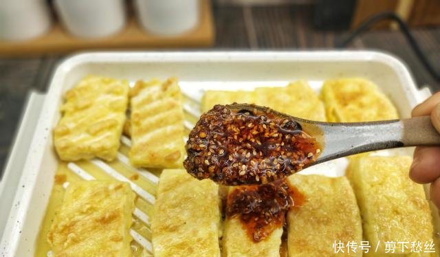 「玉米淀粉」朋友来吃饭,小圆做了盘豆腐菜,朋友赞不绝口,再打包一份带走