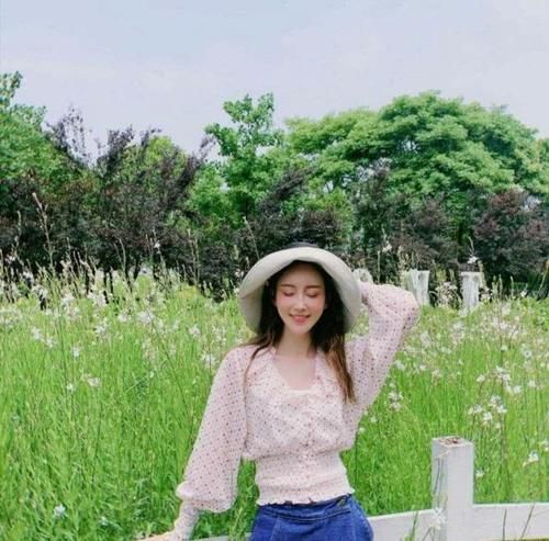 『小姐姐』别总穿小西装了,时尚又减龄的休闲风很流行,简约随性又有范儿