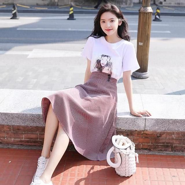 小个子女生夏日这样去搭配，不仅仅是显高，轻松穿出时尚的味道！