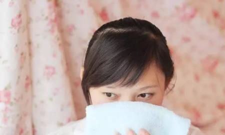  『草莓』嫌弃“草莓鼻”太难看？洗脸时这样做，鼻子自然变光滑