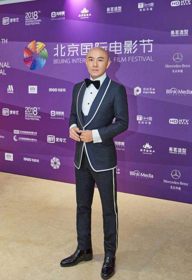 舒淇应该感谢雷佳音, “雷式走红毯”刷屏, 舒淇穿的有多糟糕无人