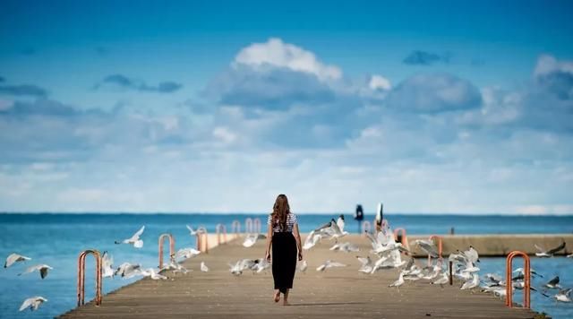 姑娘，请你别活在他人的看法里