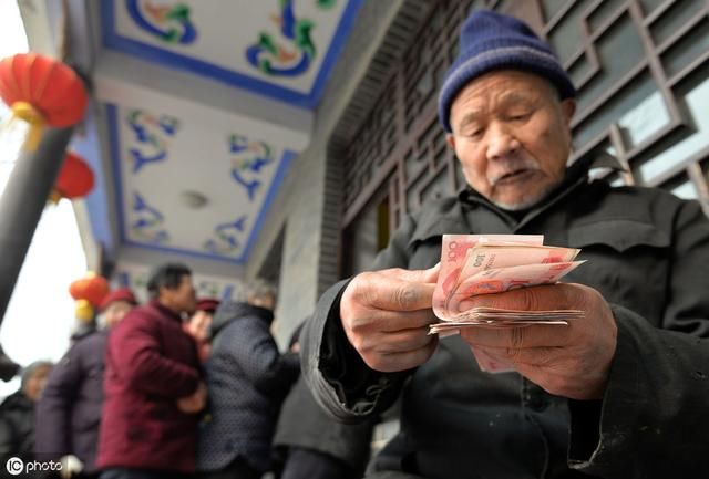 机关事业单位退休人员，为什么会有补充养老金？按什么标准发钱？