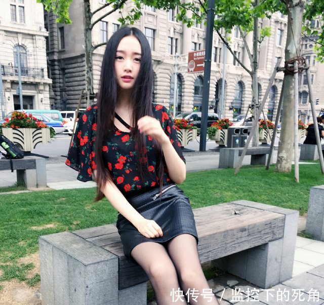 街拍美女包臀裙充满小资情调,展现女人魅力气场!