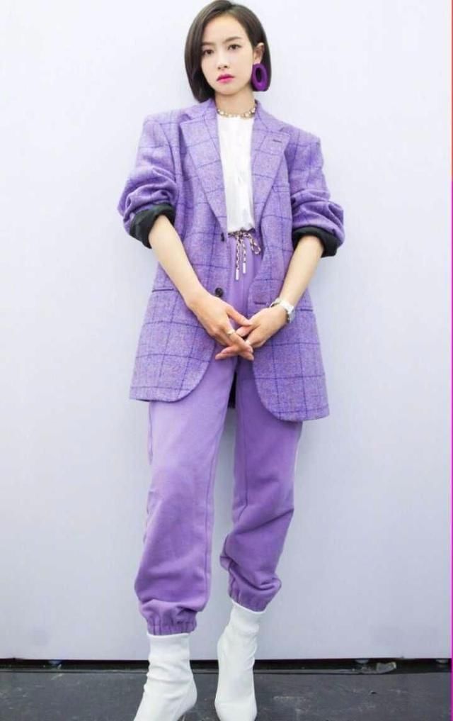 女星同穿西装，宋茜嘻哈范，杨幂御姐范，李宇春高级感十足！