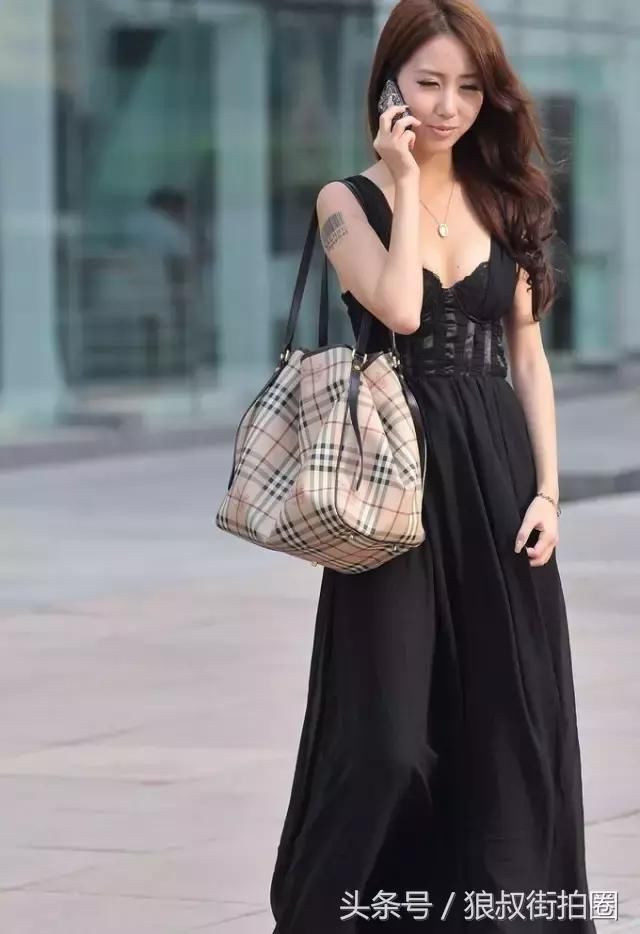 狼叔街拍:黑色低胸长裙白富美倩影