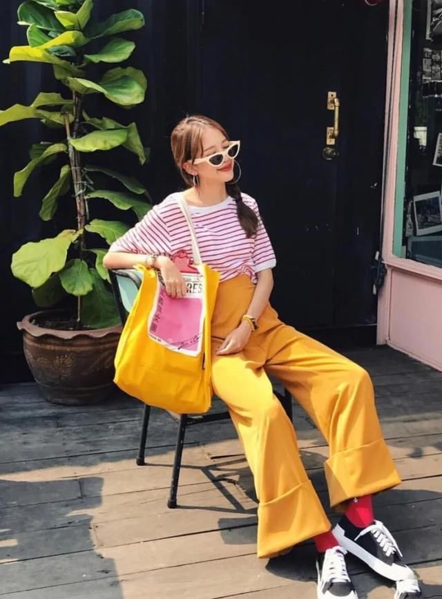  春夏：春夏撞色穿搭好心机，让你成为人群中最亮眼的崽，还不快来学