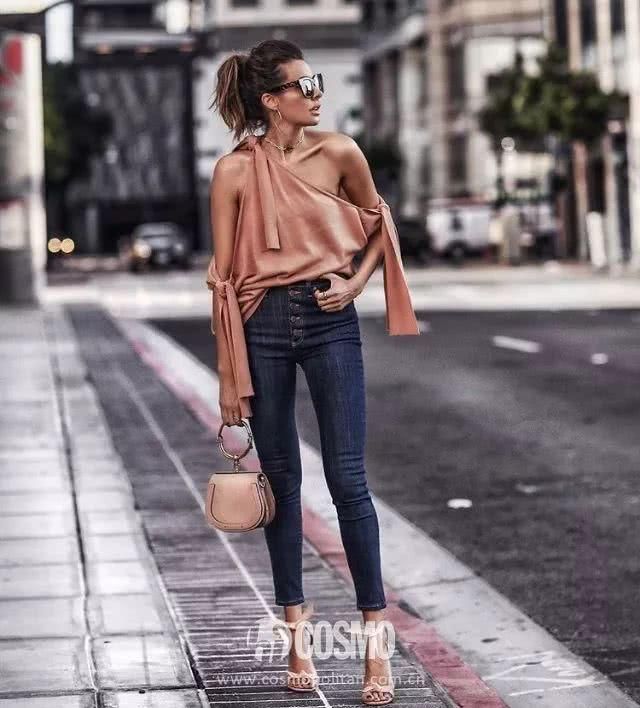 尴尬!我今日的完美造型毁于内衣露边……