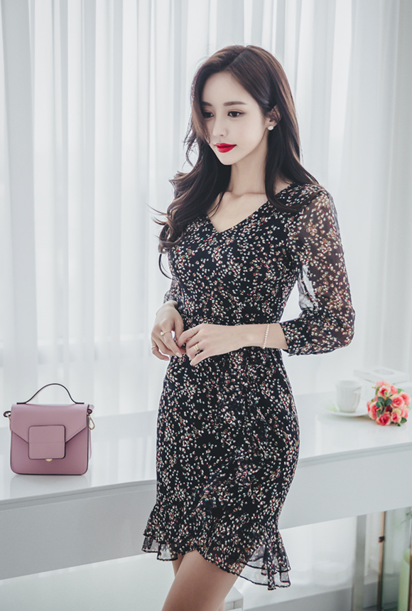 女神孙允珠，夜梦繁星风信子碎花雪纺洋裙