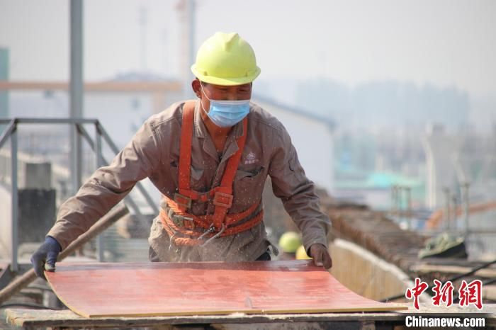  『王甜甜』“五一”国际劳动节郑州南站施工忙