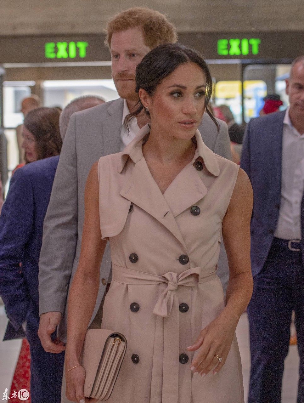 梅根王妃着装没法跟凯特王妃，网友:因为人家根本就不想比