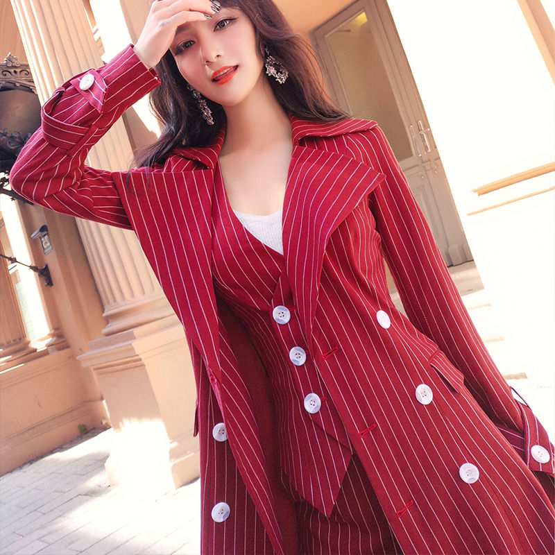 九月发现一种女装:叫西装上下套，比旗袍张扬、比连衣裙时髦干练