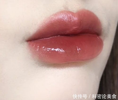  『感觉』想要打造浪漫玻璃唇，就用欧莱雅“湿吻”小钢笔唇釉！