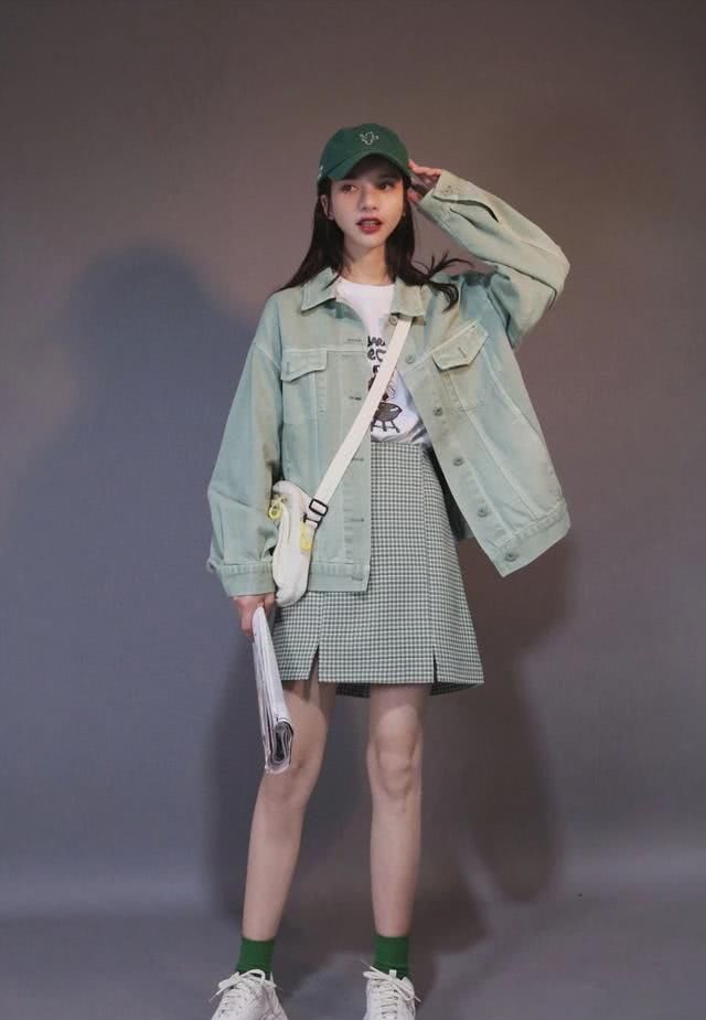  适合：无论是喜欢淑女还是酷帅风，简约大方的日常穿搭，都值得借鉴