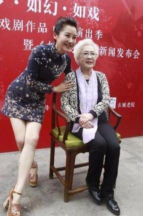 许晴踩15厘米“锥子鞋”上台!网友:你高还这样穿,矮的怎么活?