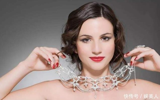 [女人]为什么女人有钱没钱都爱珠宝，却很少戴在身上，原因让人心疼