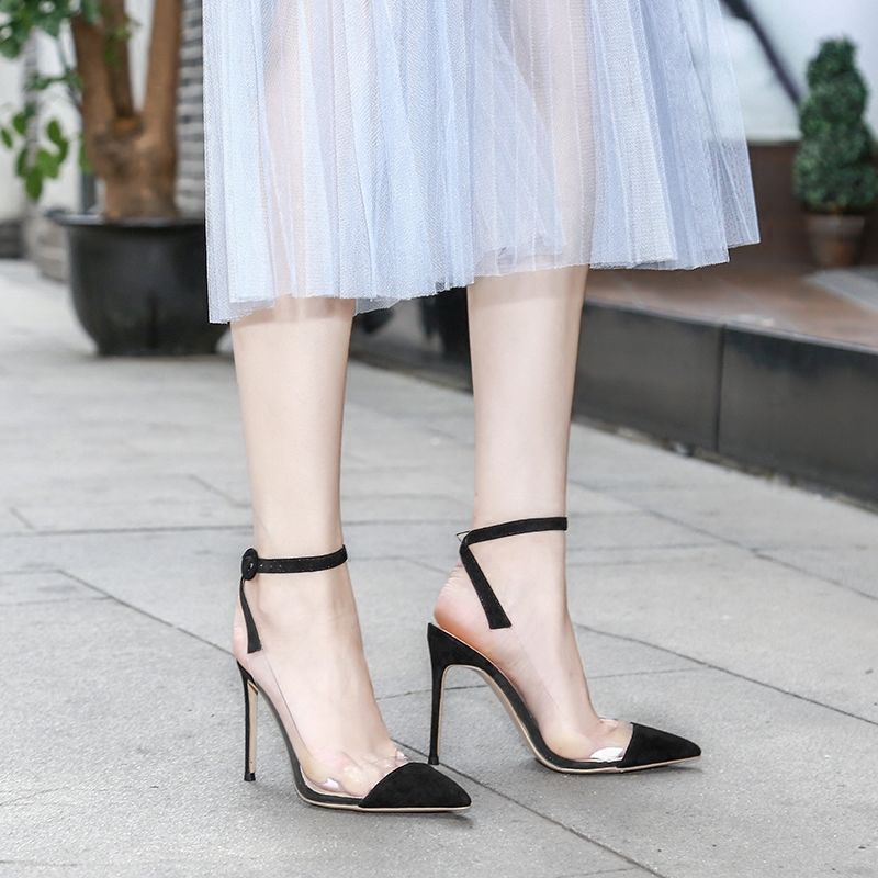 这样的细高跟鞋上脚，真的被美哭了，太美了我的姑娘