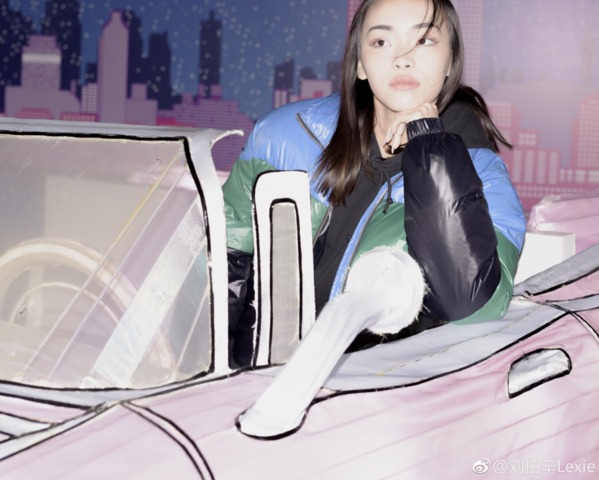 同时撞脸倪妮蕾哈娜是什么感受？