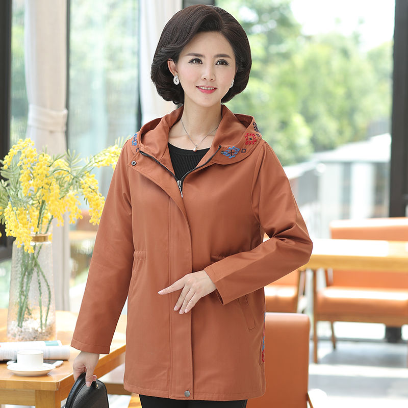 谁说秋装外套不时髦了?瞧瞧下面这些中老年风衣,洋气又减龄显瘦