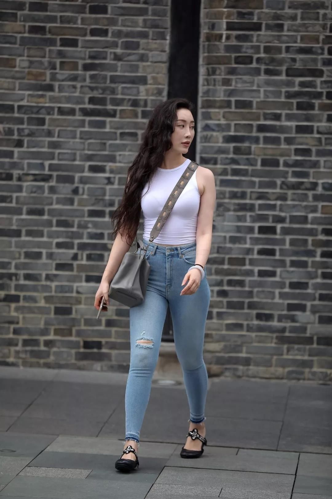 街拍路人，简约又耐看的穿搭参考，让你秀出时尚魅力