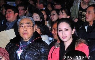 曾经的爷孙恋女主何傲儿因《归去来》人气急升