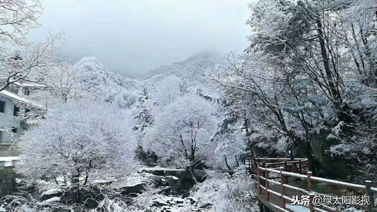 白雪皑皑的天河大峡谷