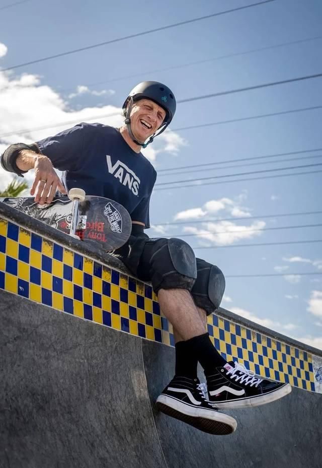  『穿搭指南』资讯丨泫雅示范 MLB 春日穿搭，可盐可甜，魅力难挡！