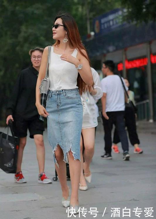  「气质」街拍，时尚尖头高跟鞋，总能彰显美女的成熟气质