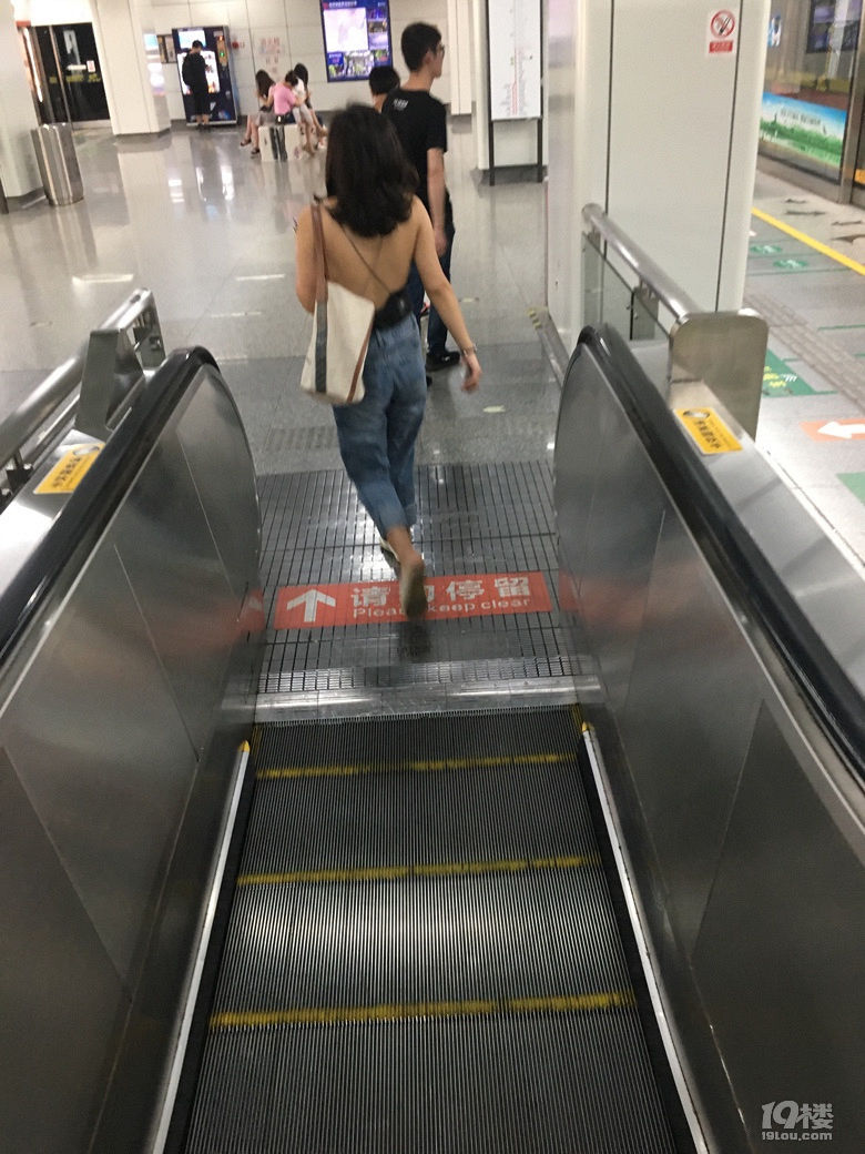 天真是太热!这样穿才是又凉快又省钱连bra也省了!