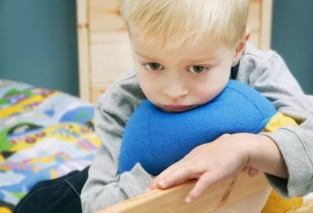 小宝宝总是喜欢拽妈妈头发 挠妈妈 竟然是因为这些原因！