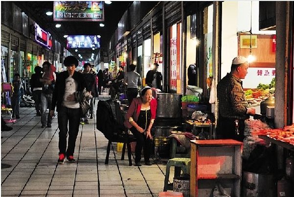 「超出」内地美女夜游拉萨,西藏年轻人的夜生活有多丰富?超出你的想象