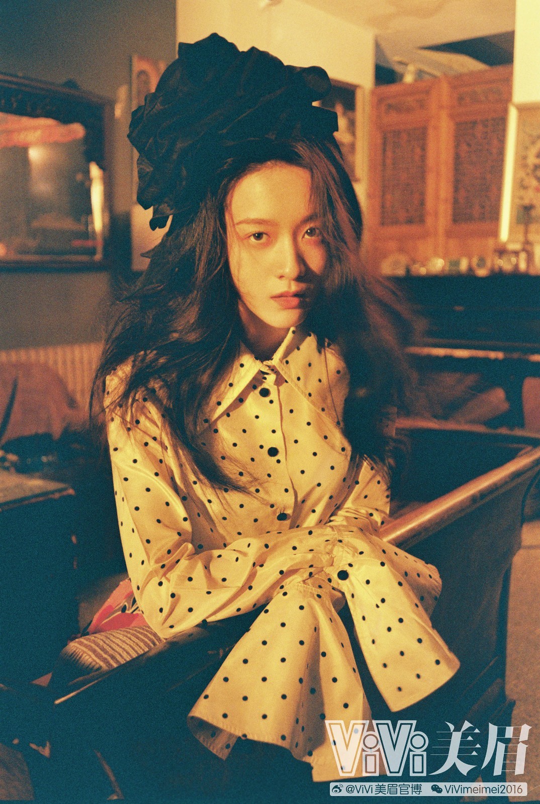 张雪迎登杂志封面演绎怀旧风 摩登时髦解锁复古少女