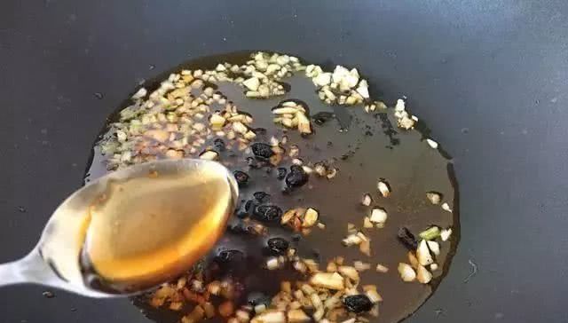 「粉丝」蒜蓉粉丝蒸丝瓜,这么做特别好吃