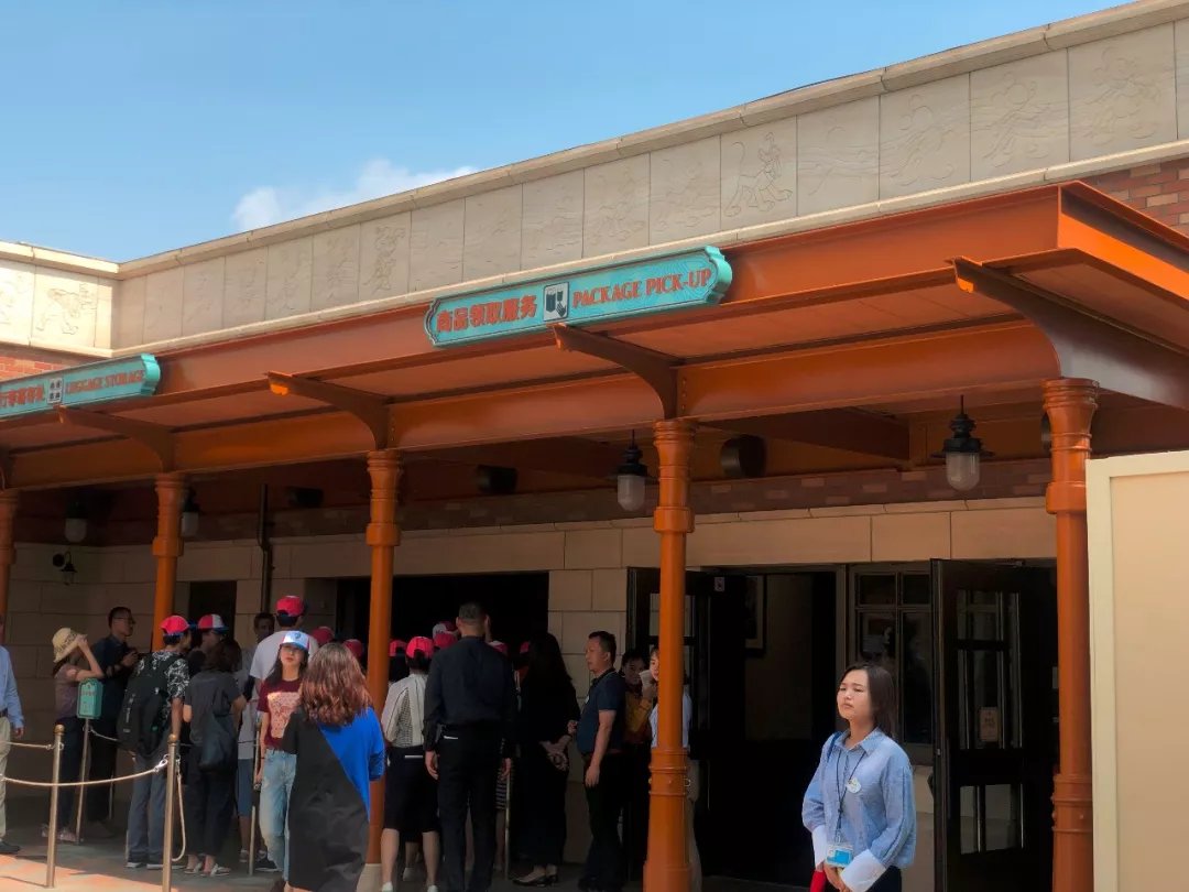 上海迪士尼新规执行，建议游客自行开包