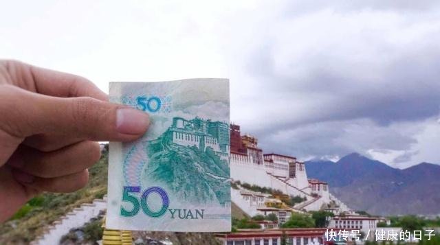 去西藏旅游,看到穷游女在布达拉宫前倒了一瓶水,是怎么回事