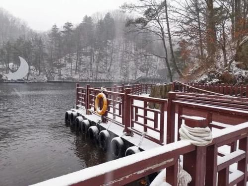 你那里还秋色正浓，河南这个5A景区却已经来了第一场雪