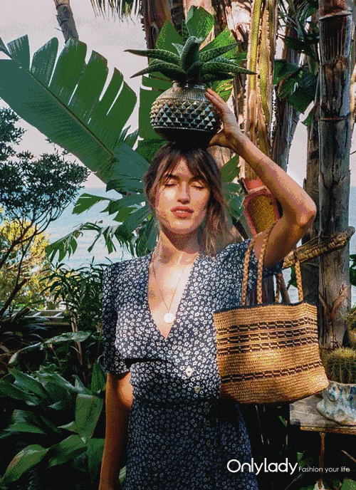 我最喜欢你什么样子?穿连衣裙的样子!