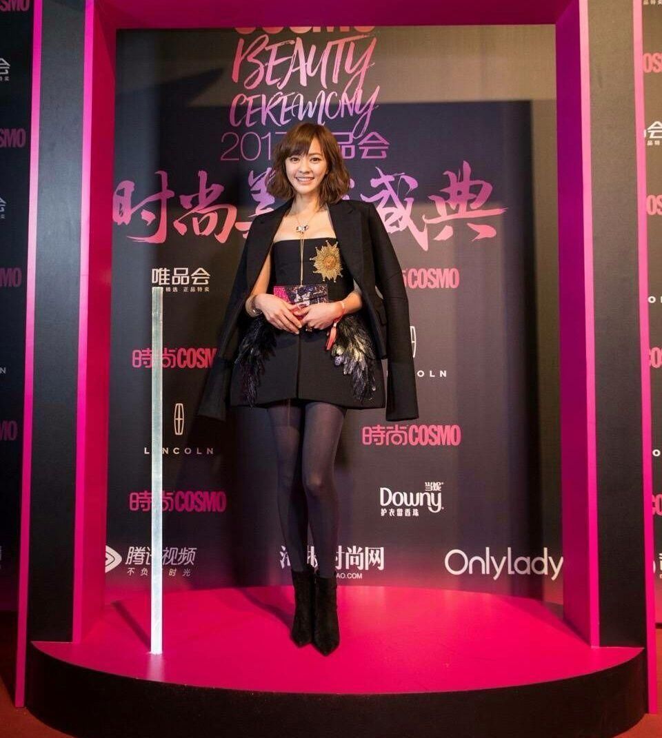 陈意涵不光有气质，还特别的会挑衣服!这样穿根本看不出怀孕了!